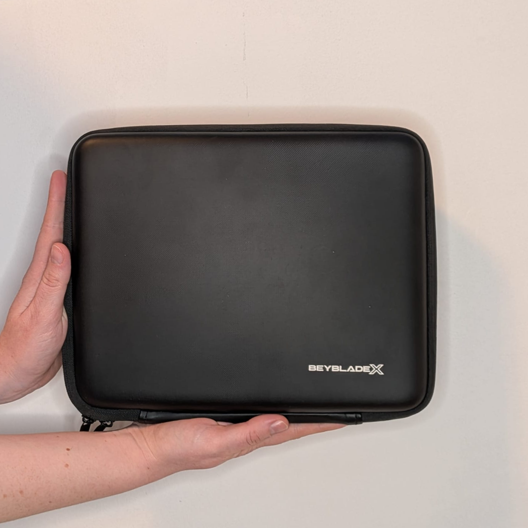 Beyblade X Gear Case (schwarz oder weiß)